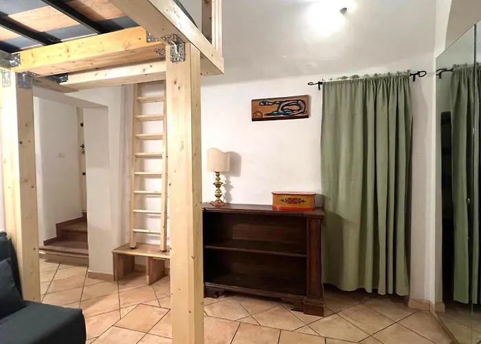 Daisy House